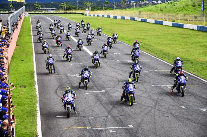 Conheça os 48 pilotos selecionados da Yamalube R3 bLU cRU Cup 2021 América do Sul