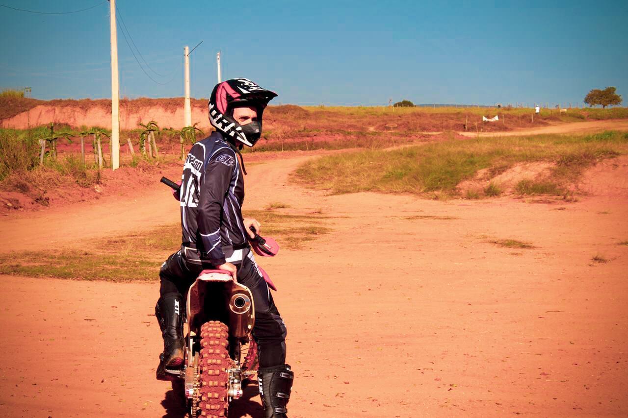 Filme Tração grava cenas no Brasileiro de Motocross, em Penha (SC)