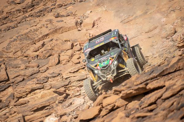 Dakar 2021 - Liderança de brasileiros é derrubada por três pneus furados